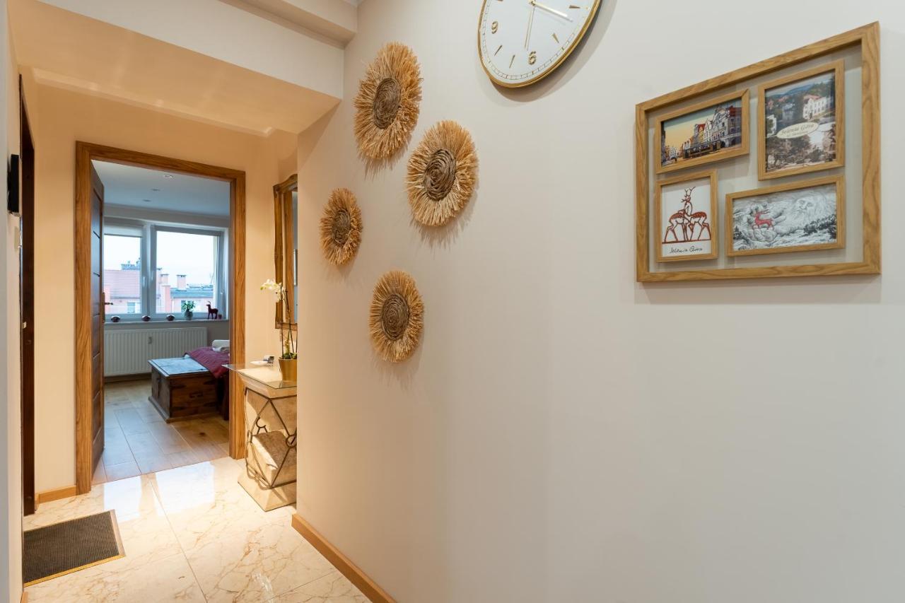 Apartament Zloty Jelonek - 4 Osobowy Na Placu Ratuszowym - Space Apart Jelenia Gora Exterior photo